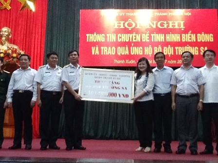 Quận Thanh Xuân, Hà Nội ủng hộ bộ đội Trường Sa hơn 2 tỷ đồng - ảnh 1